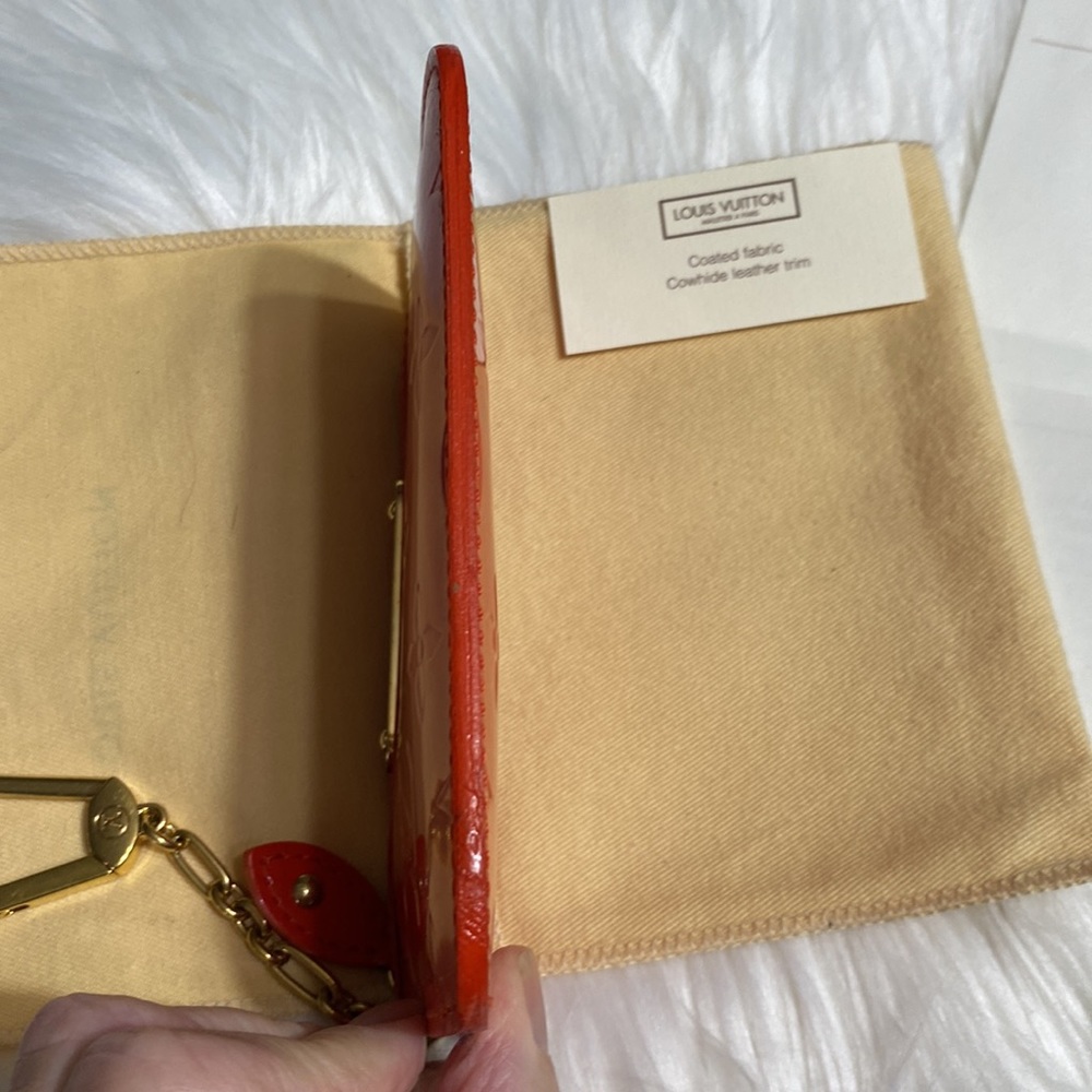 Authentic Louis Vuitton, Vernis key pouch with dustbag - Picture 9 of 10